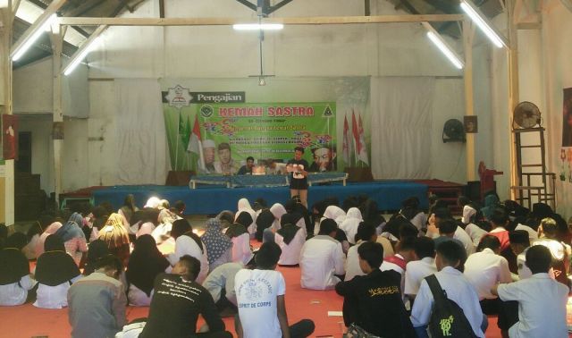 Pelajar NU Pabedilan Gelar Kemah Sastra