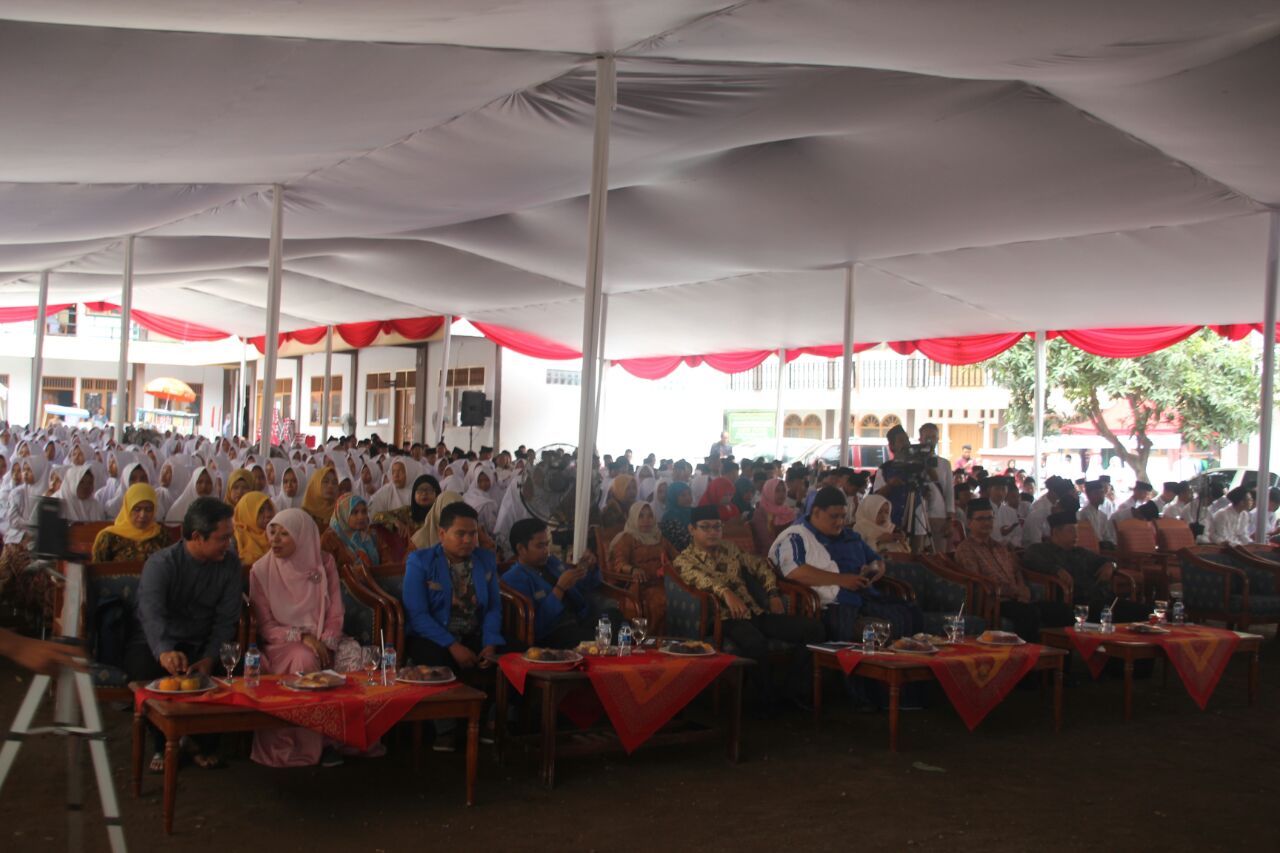 Tangkal Hoax, Kominfo Latih 2000 Santri Buntet Literasi Digital