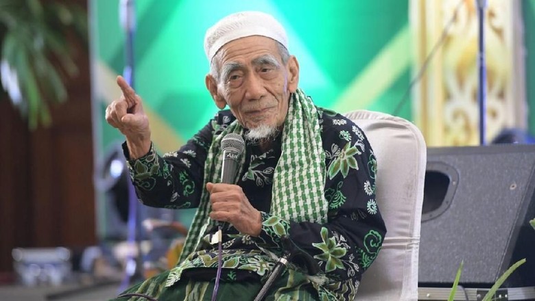 Mbah Maemoen Zubair Selalu Tekankan Cinta NKRI