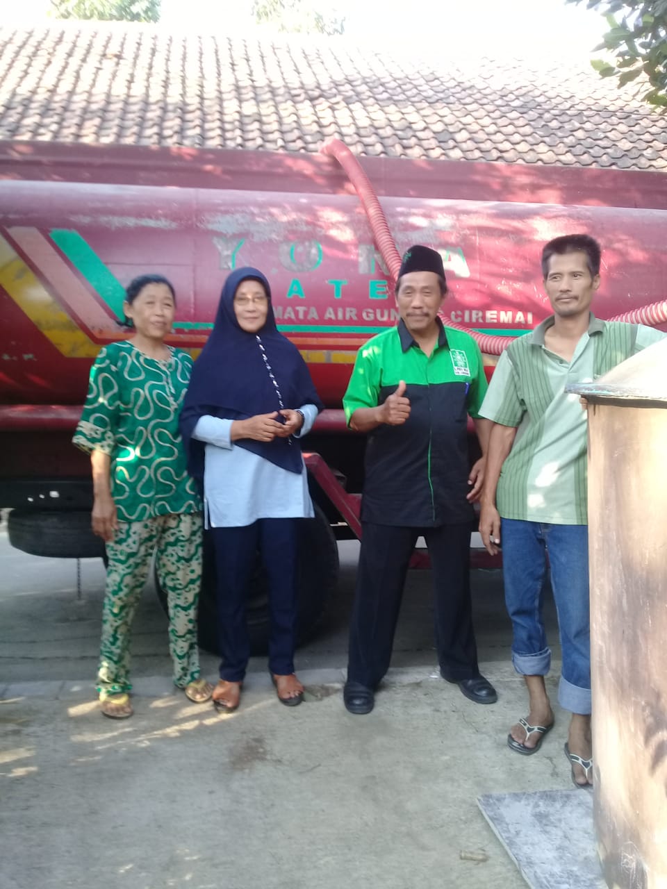 Bantu Warga Kekeringan, LPBI NU Pasok Air Bersih Ke Desa Sedong Lor