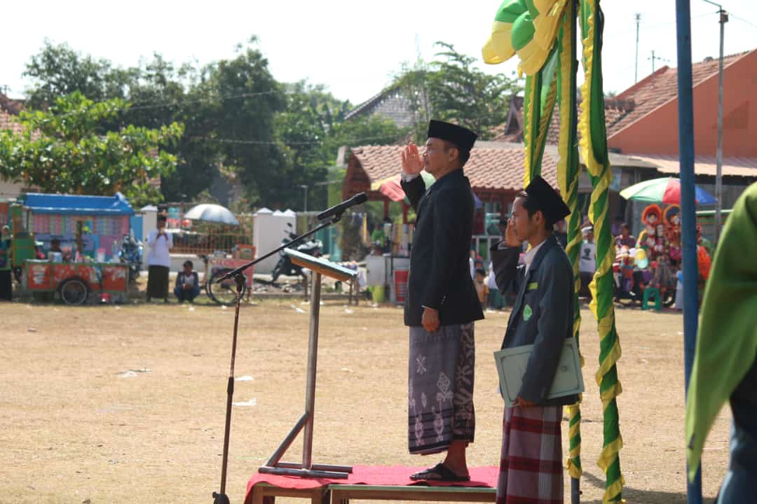 Sambut HSN, KBNU Gebang Kompak Gelar Karnaval dan Upacara