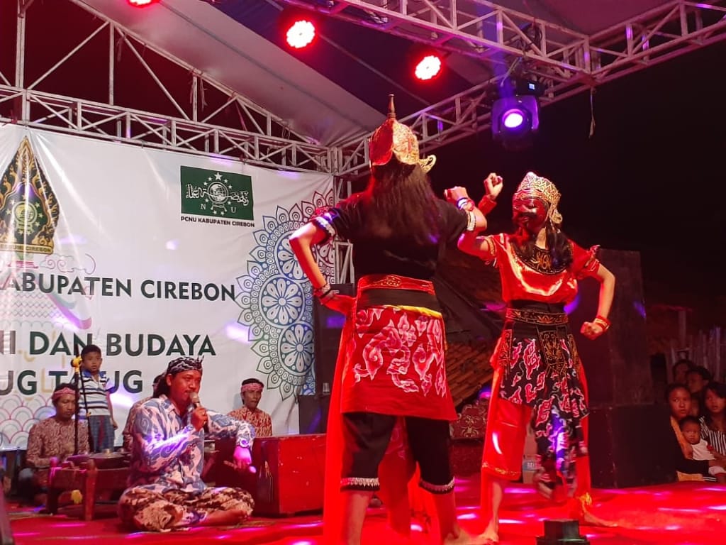 Njujug Tajug di Mundu, Pentaskan Kesenian Yang Hampir Punah