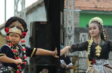 Najwa-Pandu Jadi Bintang Panggung Pasar Seni Rakyat PC Lesbumi Kabupaten Cirebon di Kecamatan Jamblang