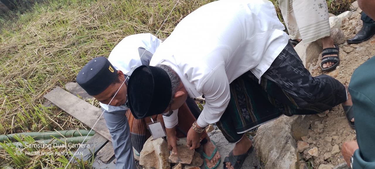 Kiai Aziz Langsungkan Peletakan Batu Pertama Gedung KBNU Kecamatan Panguragan
