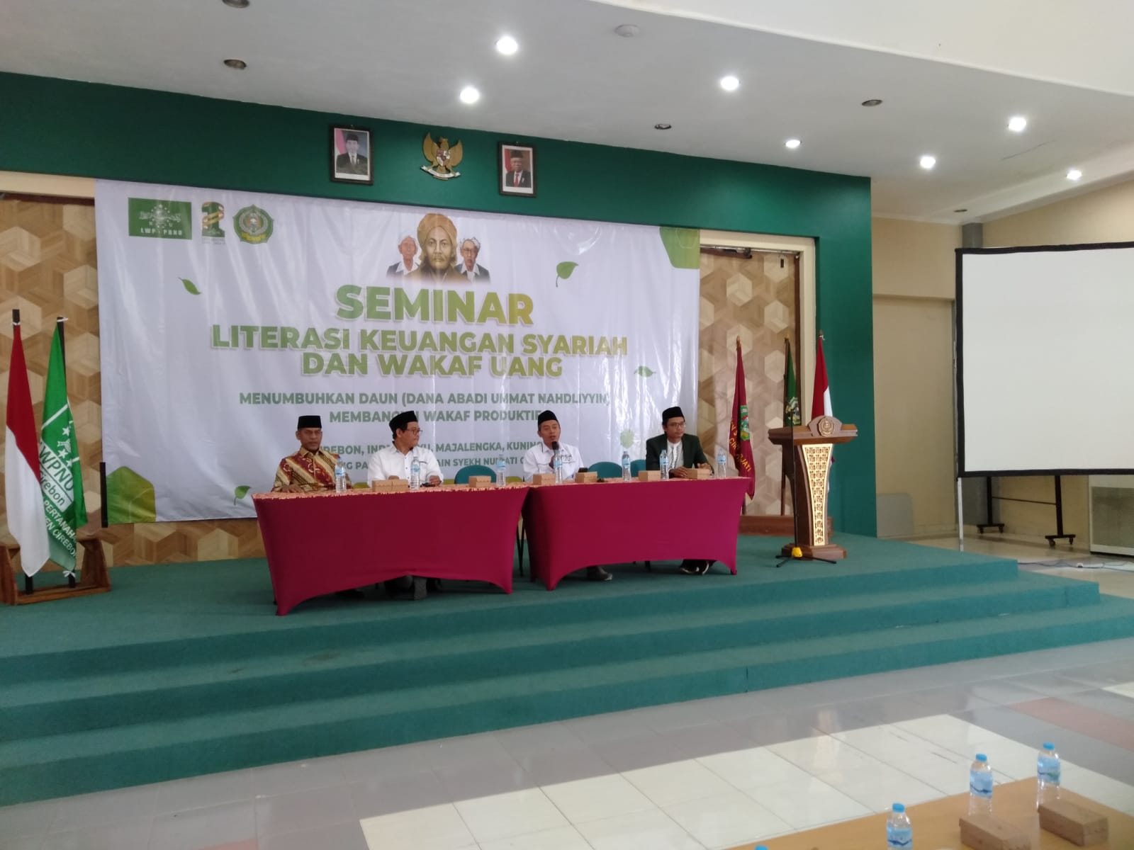 Gandeng LWP PBNU dan IAIN Cirebon, LWP PCNU Kabupaten Cirebon Gelar Seminar Literasi Wakaf