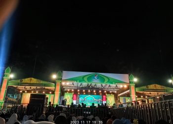 Kiai Aziz Ulas Kembali Sejarah Resolusi Jihad ke Jemaah Sedong Bershalawat 