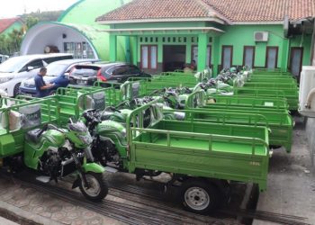 Dorong Perekonomian Warga Nahdliyin, Bupati Cirebon Sumbang 18 Bentor ke PCNU