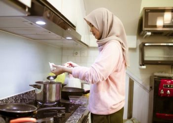 Hukum Mencicipi Masakan saat Berpuasa