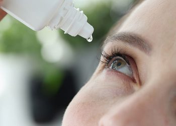 Apa Hukumnya Menggunakan Obat Tetes Mata saat Berpuasa? Simak Penjelasan Berikut