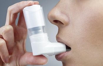 Hukum Penggunaan Inhaler Asma Saat Puasa, Membatalkan atau Tidak?