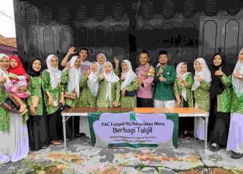 PAC Fatayat NU Weru Berbagi Takjil, Warga Antusias Sambut Kebaikan Ramadan