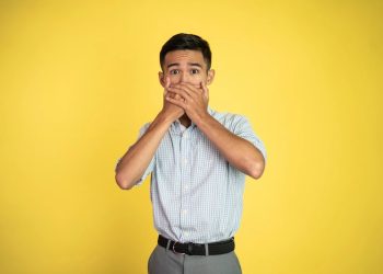 Hukum Sendawa seperti Ada Muntah saat Berpuasa